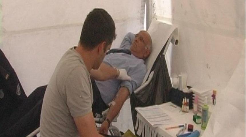 Cumhuriyet Meydanı'nda Kan Bağışı Kampanyası