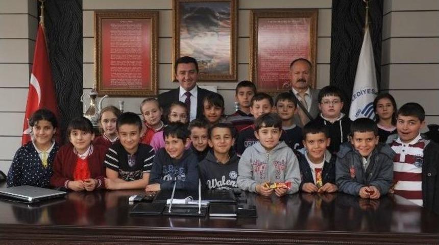 Cumhuriyet İlk&ouml;ğretim Okulu &Ouml;ğrencilerinin Belediye Ziyareti