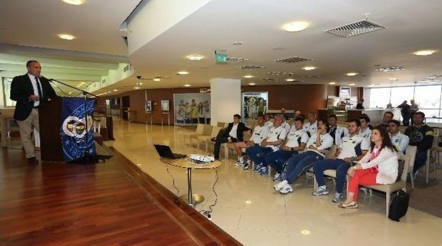 Fenerbah&ccedil;e'de Sporcu Sağlığı Semineri D&uuml;zenlendi