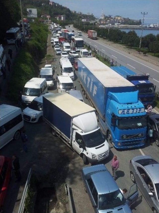 Trabzon’da Trafik Kazası: 2 Yaralı