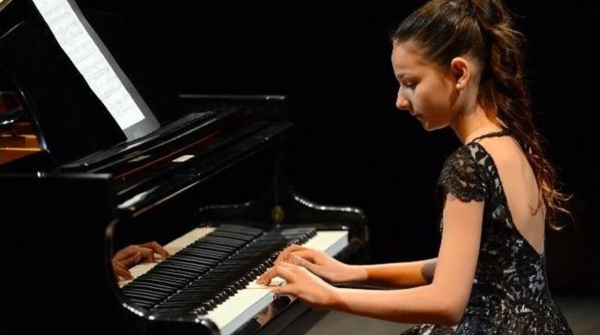 K&uuml;&ccedil;&uuml;k Sanat&ccedil;ılar Tam Not Aldı