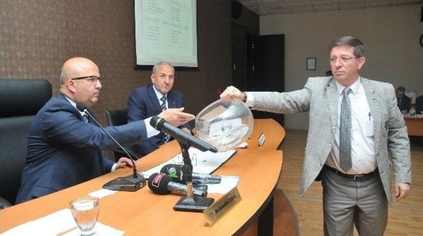 Afyonkarahisar&rsquo;da Direklere Reklam Asılması Yasaklandı