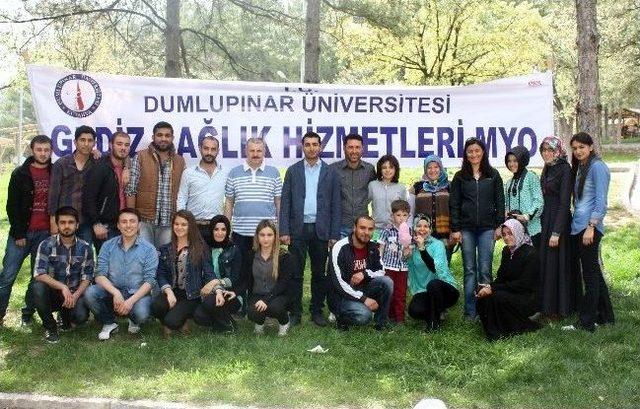 Gediz Sağlık Hizmetleri Meslek Yüksekokulu Öğrencileri Engelli Öğrencilerle Piknik Yaptı