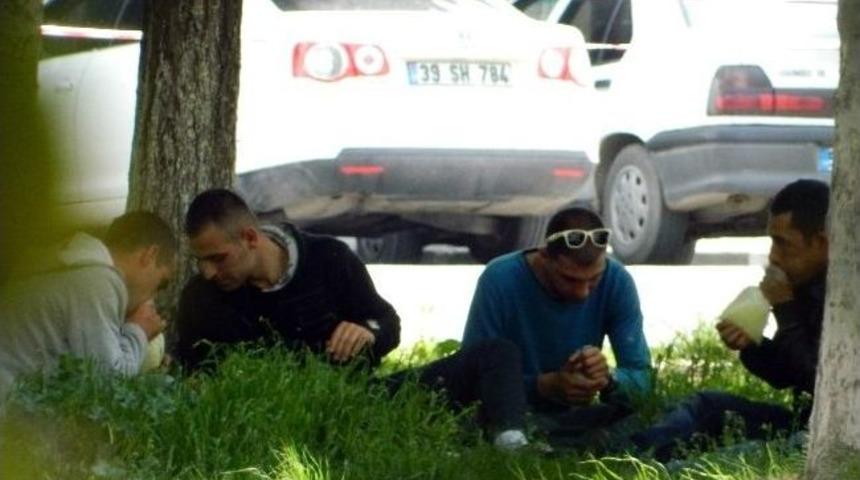 &Ccedil;arşı İzninde Uyuşturucu Madde &Ccedil;eken Askerler Olay &Ccedil;ıkardı