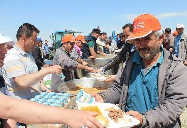 Beyşehir’de Çiftçi Yağmura Rağmen Duaya Çıkmayı Sürdürüyor