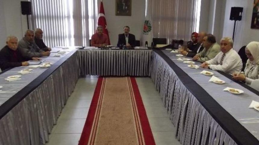 Yazar &Uuml;mit Aktaş: