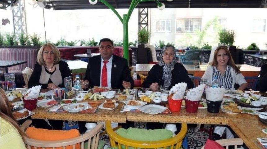 Şehit Aileleri İle Basın Mensupları Kahvaltıda Bir Araya Geldi