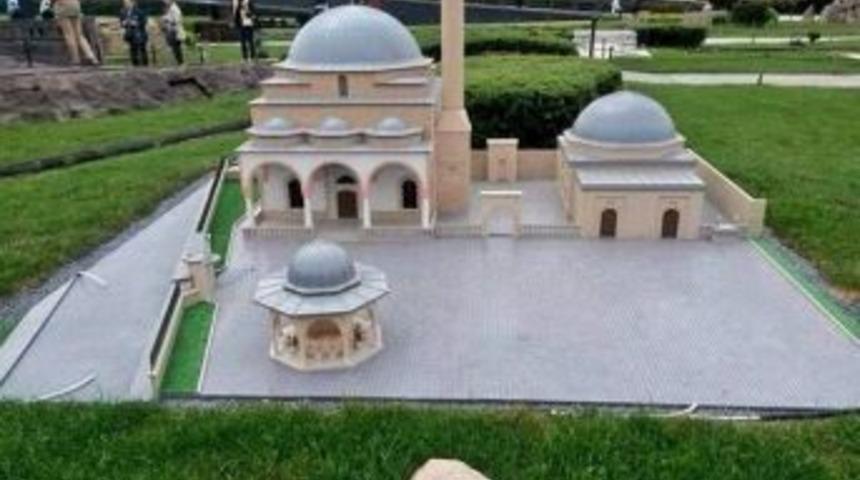 Veysel Karani Hz. T&uuml;rbe Maketi Miniat&uuml;rk&rsquo;e Konulacak