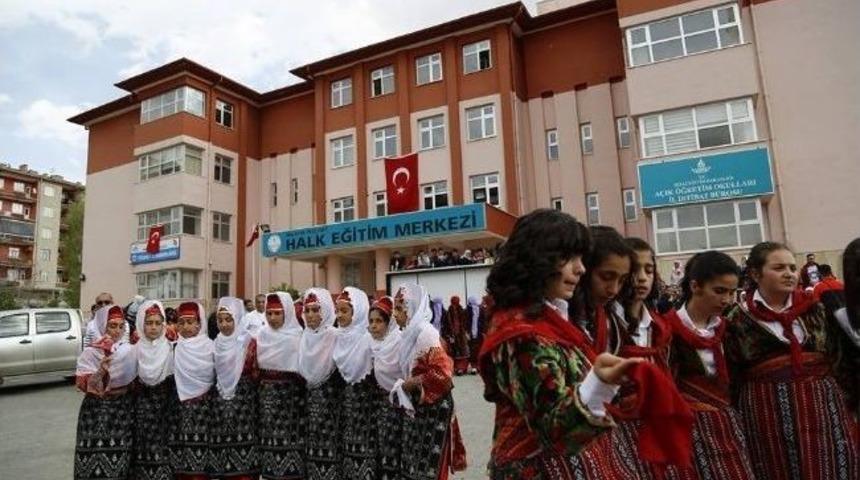Halk Oyunları Kursu Devam Ediyor