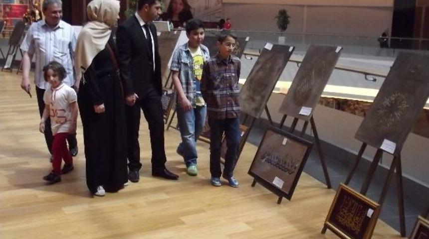 Suriyeli &Ouml;ğretim &Uuml;yesi Lokman Yusuf Hat Sergisi A&ccedil;tı