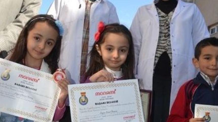 Minik &Ouml;ğrencilerde Madalya Sevinci