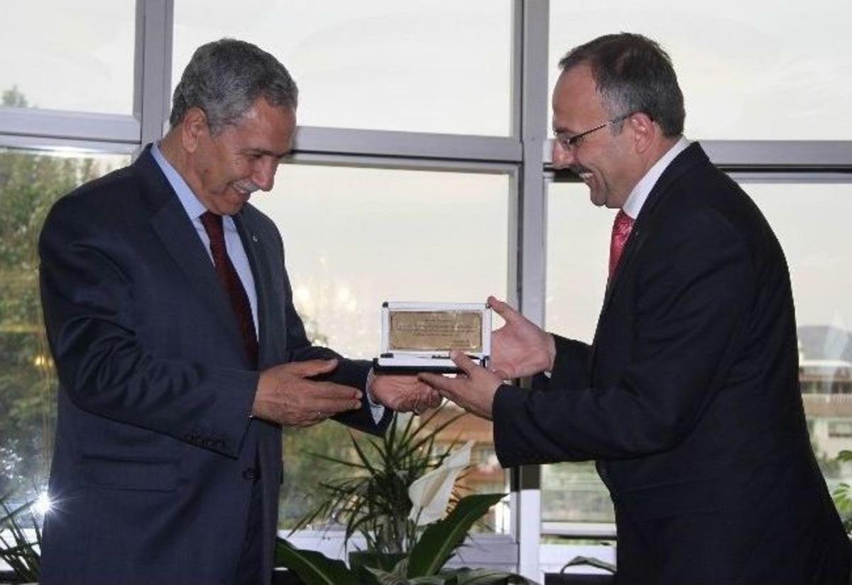 G&uuml;rsu Belediye Başkan Yıldız, Arın&ccedil;&rsquo;a Şehrin Temsili Anahtarını Verdi