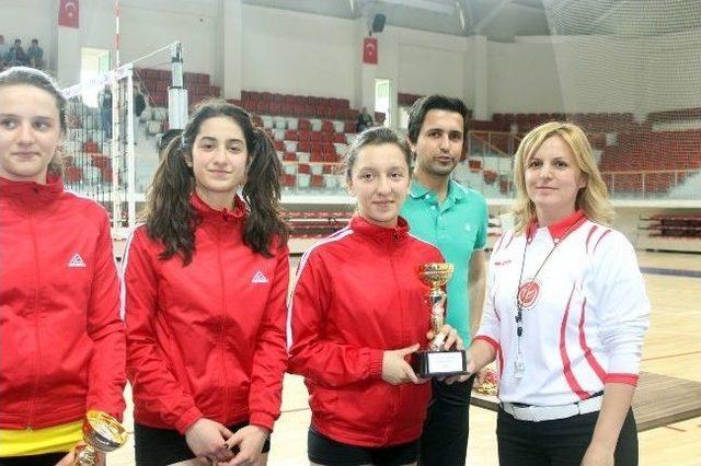 Yalova Grubunu 23 Nisan İlkokulu Spor Kulübü Şampiyon Tamamladı