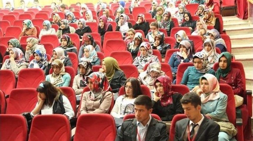 Kadın Ve Aile Sorunları Sempozyumu Sona Erdi