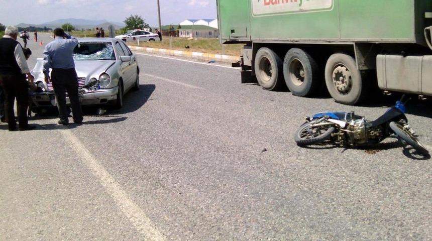 Manisa'da Otomobil Ile Motosiklet &Ccedil;arpıştı: 1 &Ouml;l&uuml;, 1 Yaralı