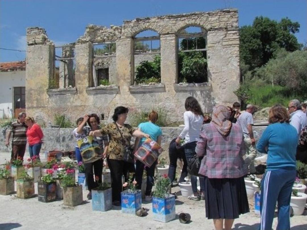 Kuşadası&rsquo;nın Gizli Kalmış Mahallesinde &Ccedil;i&ccedil;ek Şenliği