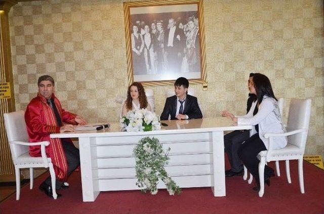 &Ccedil;iftlere D&uuml;ğ&uuml;n Paketi Başkan Akg&uuml;n&rsquo;den 2