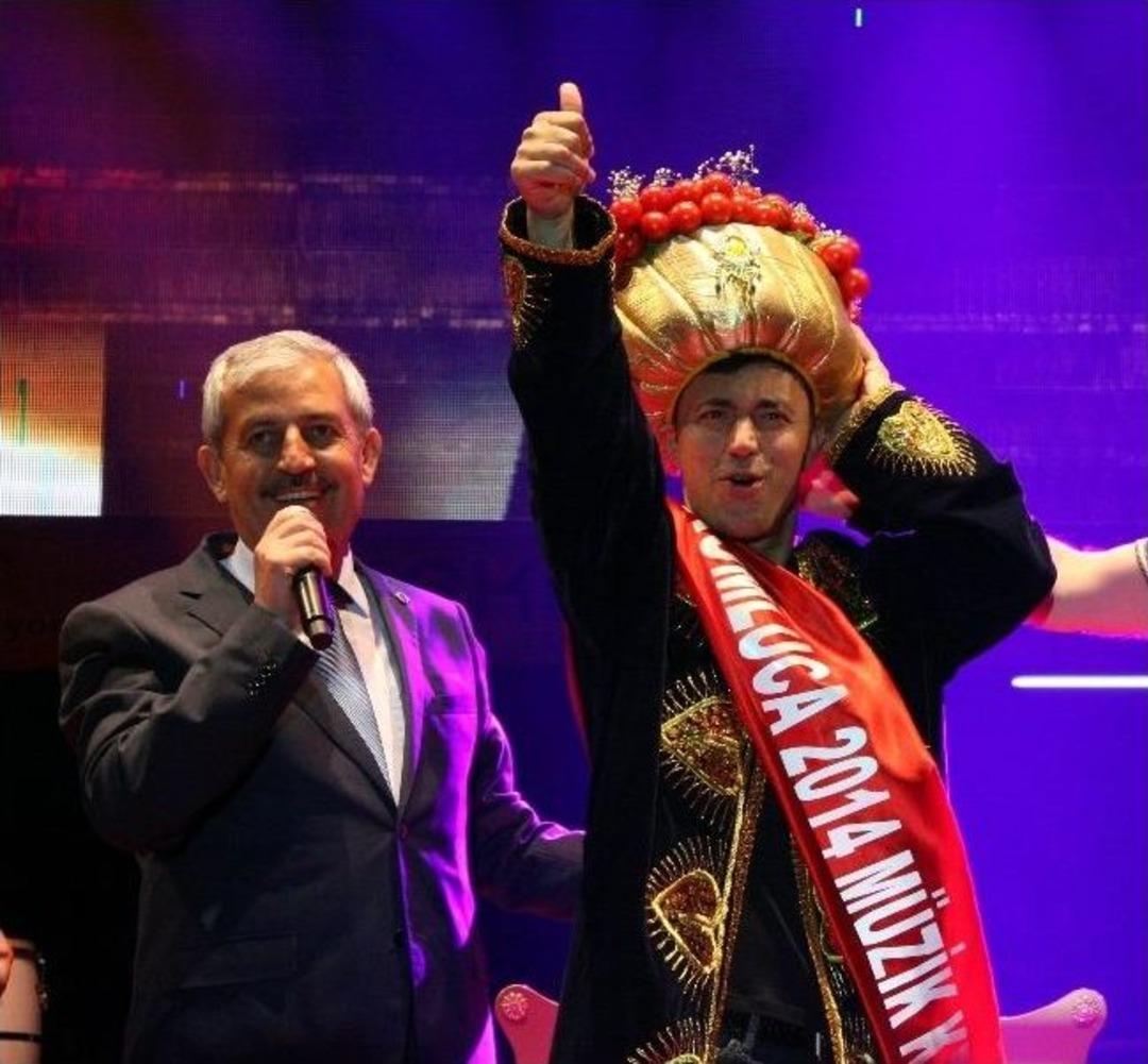 Mustafa Sandal Padişah Oldu, Domates Yedi