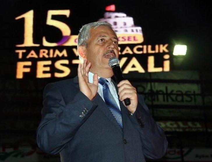 Mustafa Sandal Padişah Oldu, Domates Yedi G2