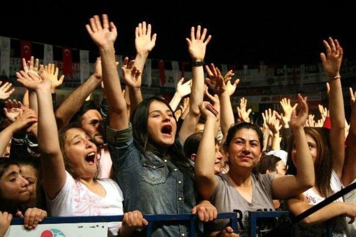 Mustafa Sandal Padişah Oldu, Domates Yedi G4