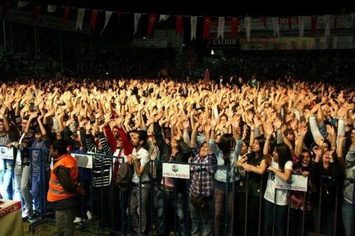 Mustafa Sandal Padişah Oldu, Domates Yedi G5