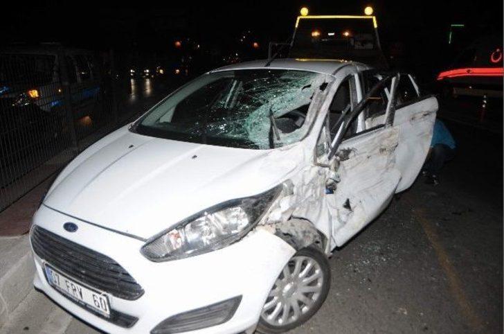 Antalya’da Otomobil Karşı Yöne Uçtu: 1’i Ağır 4 Yaralı G2