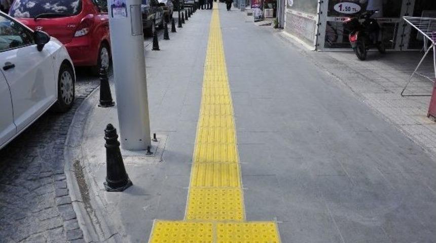 Karaman&rsquo;da G&ouml;rme Engelliler İ&ccedil;in Y&uuml;r&uuml;me Yolları Yapılıyor