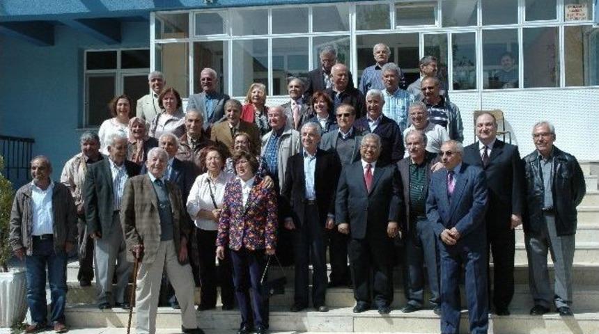 &Ouml;ğretmen Ve &Ouml;ğrencilerin Yıllar Sonra Buluşması