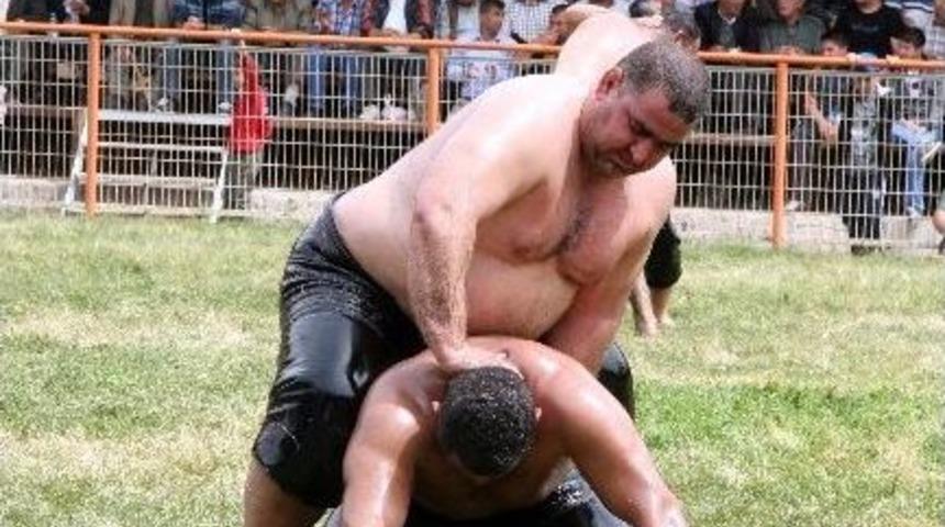 Kumluca Yağlı Pehlivan G&uuml;reşleri Başladı