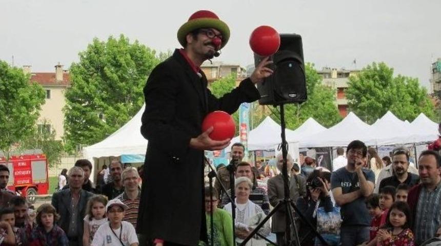 Bilim Palya&ccedil;osunun G&ouml;sterisi Bursalıları Eğlendirdi