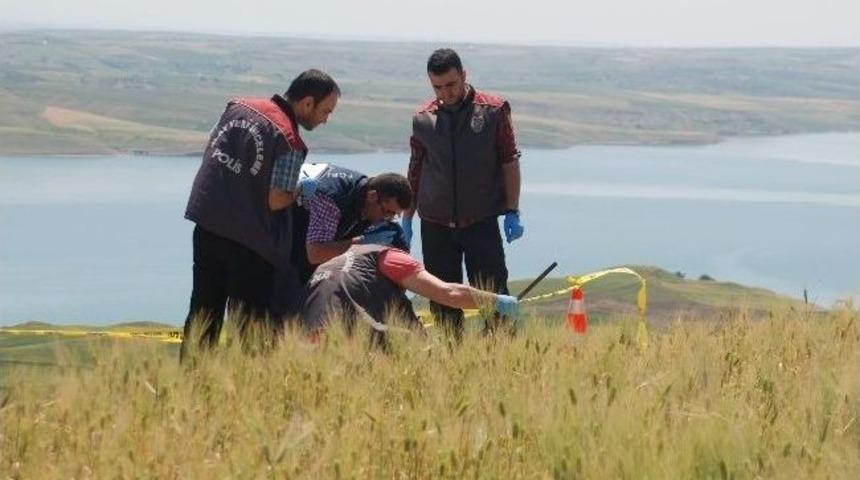 (&ouml;zel Haber) Adıyaman&rsquo;da Buğday Tarlası İ&ccedil;erisinde Erkek Cesedi Bulundu