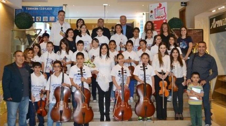 &Ccedil;ocuk Beslenme Kongreisinin A&ccedil;ılışını &Ccedil;ocuk Orkestrası Yaptı