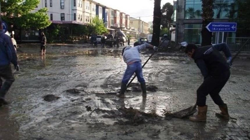 G&ouml;k&ccedil;eada&rsquo;da Yaralar Sarılıyor