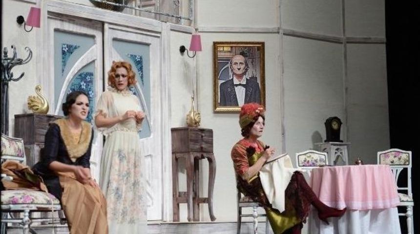 Bir &lsquo;evlenme&rsquo; Komedisi