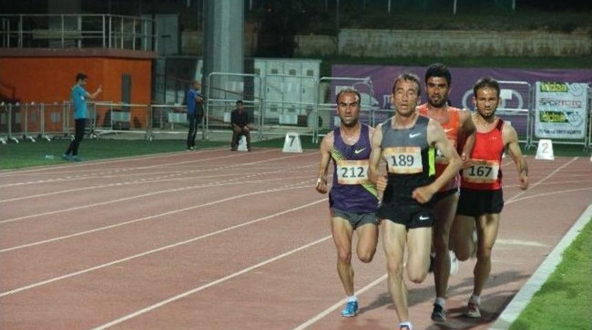 10 Bin Metre B&uuml;y&uuml;k Erkeklerde Halil Akkaş, B&uuml;y&uuml;k Kadınlarda &Uuml;mm&uuml; Kiraz Birinci