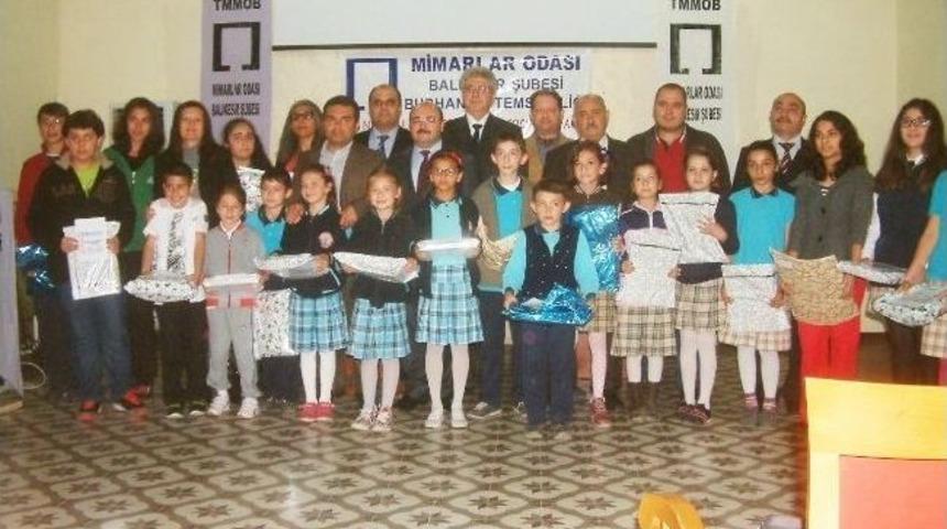 Burhaniye&rsquo;nin K&uuml;&ccedil;&uuml;k Ressamları &Ouml;d&uuml;llerini Aldı