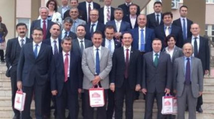 Uysal, Diş Hekimleri Dekanlar Konseyi Y&ouml;netimine Se&ccedil;ildi