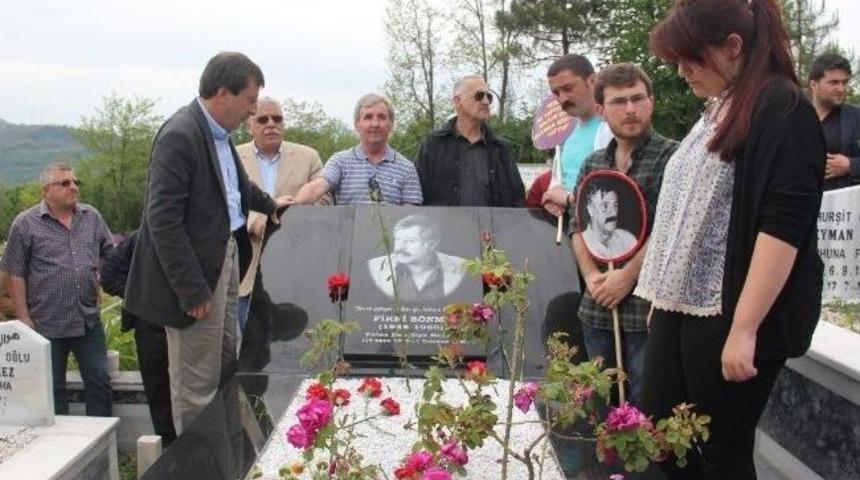 Fikri S&ouml;nmez Mezarı Başında Anıldı
