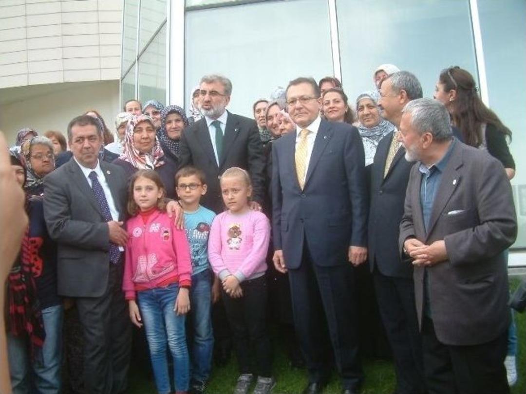 Burhaniye&rsquo;de Bakan Yıldız&rsquo;a Coşkulu Karşılama