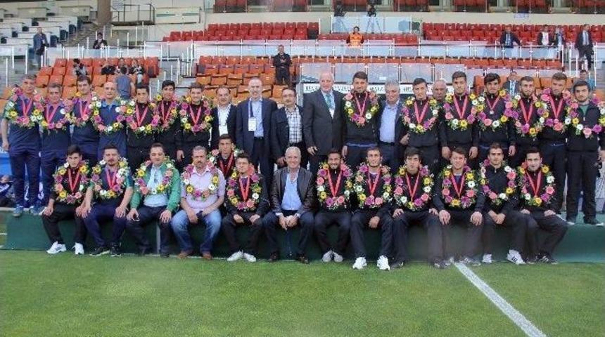 &Ccedil;aykur Rizespor A2 Takımı'nın Başarısı Kutlandı