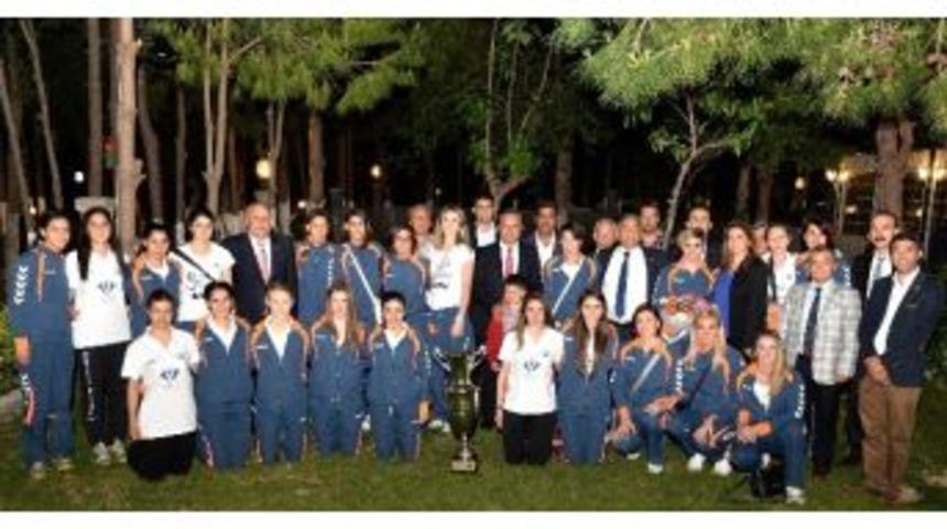 Paşa&rsquo;nın Meleklerine Yemekli Kutlama