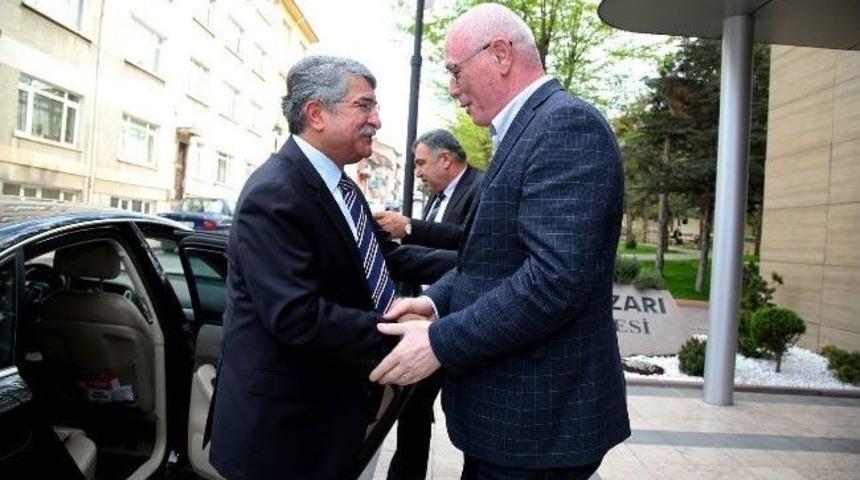 Fikri Sağlar&rsquo;dan Başkan Kurt&rsquo;a Ziyaret