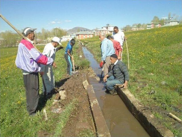 Varto’da İmece Usulü Kanal Temizleme Çalışması