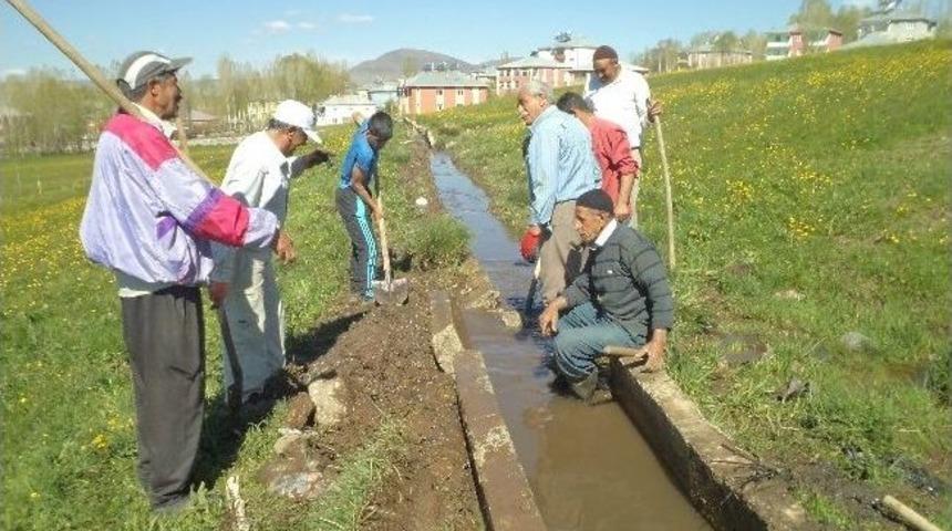 Varto&rsquo;da İmece Usul&uuml; Kanal Temizleme &Ccedil;alışması