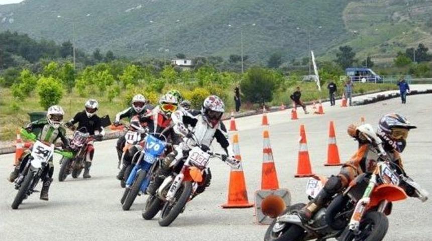 T&uuml;rkiye S&uuml;permoto Şampiyonası 2. Ayak Yarışları Urla&rsquo;da Sona Erdi