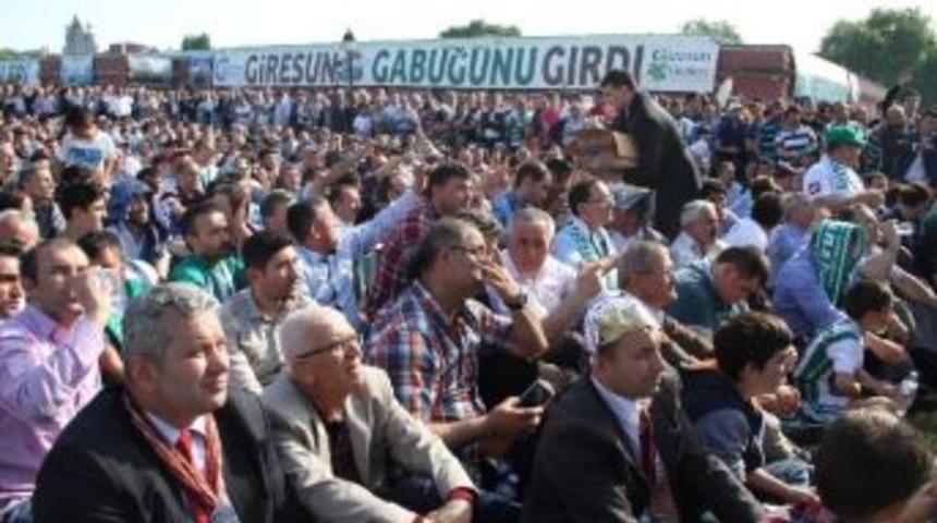 Giresunspor&rsquo;un Ma&ccedil;ı Feshane&rsquo;deki Dev Ekranlardan İzlendi