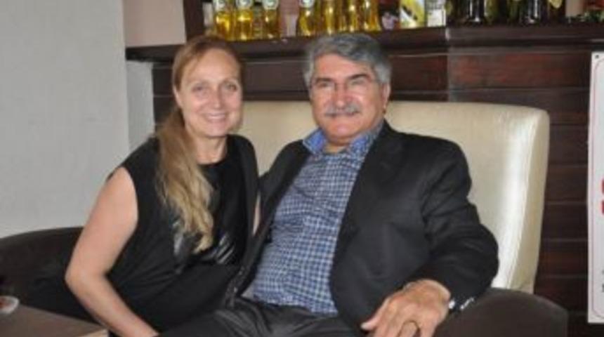 Fkri Sağlar Eşine Destek İ&ccedil;in İznik'e Geldi