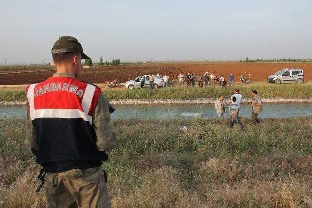 Kontrolden Çıkan Araç, Sulama Kanalına Uçtu