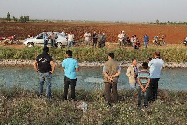 Kontrolden Çıkan Araç, Sulama Kanalına Uçtu