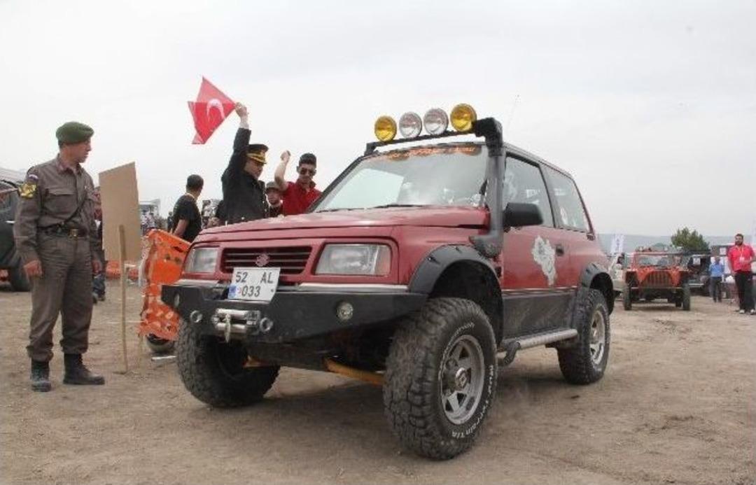 Jandarma&rsquo;nın Kuruluş Yıld&ouml;n&uuml;me &Ouml;zel Off Yarışı